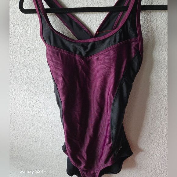 Speedo Women's One-Piece Swimsuit in Black and Dark Red - Picture 2 of 6